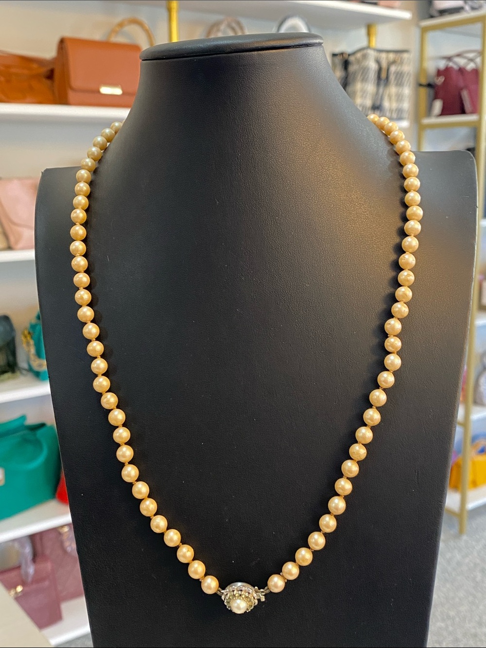 Marvella vintage pearl style necklace